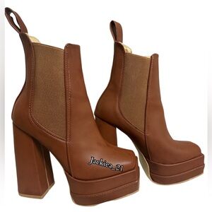 💙❤️ Tan block ankle booties size 6